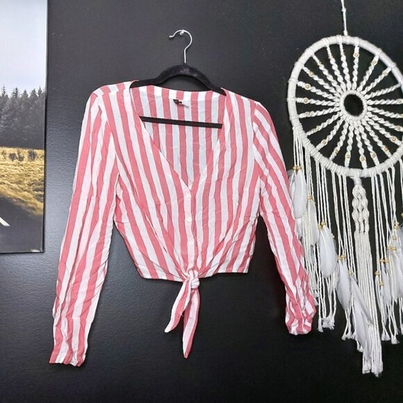 𝅺h&m Striped Cropped Tie Knot Button Down - Picture 2 of 3